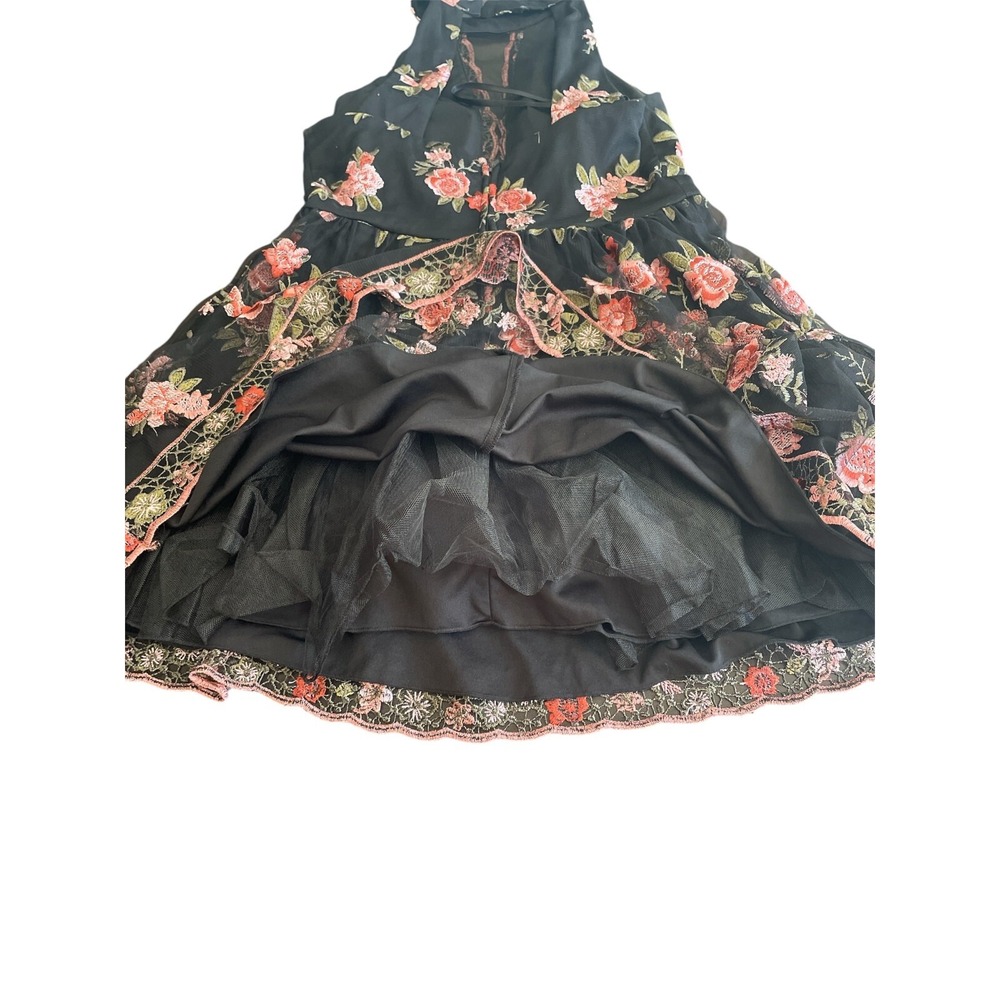 City Triangles Black and Embroidered Pink Flowers Junior Dress Size 11 Pre-Owned - Picture 3 of 10